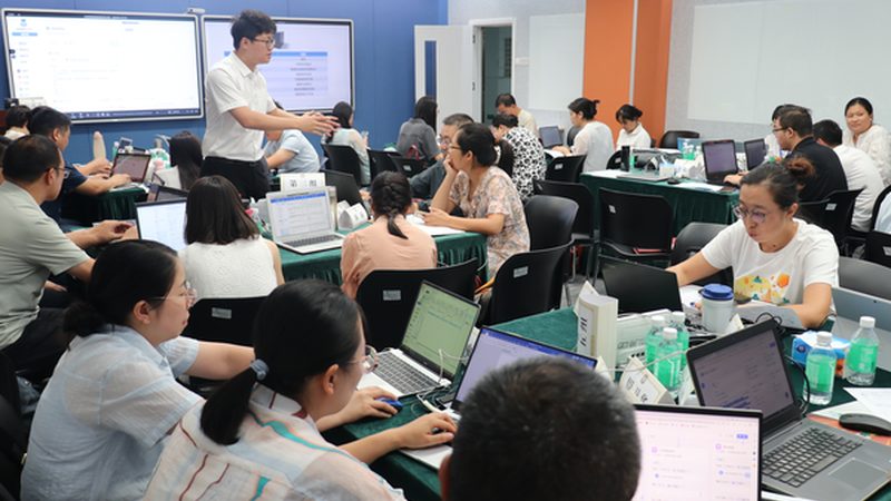 上班族学历提升，专升本与自考的路径选择解析