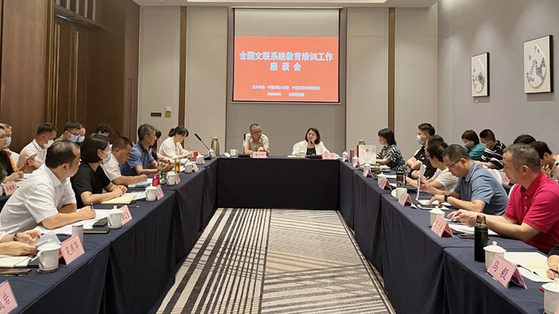 企业内训定制与标准课程：如何选择更适合您的培训方案**
